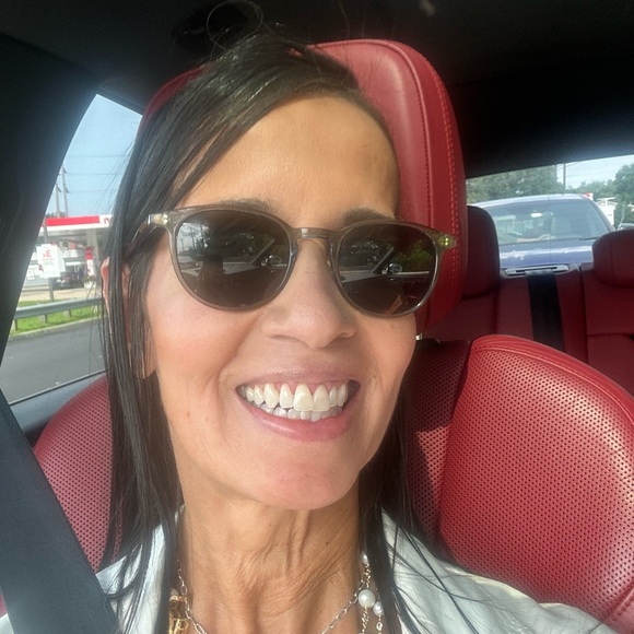 Meet your Posher, Dawn - Picture 3 of 5